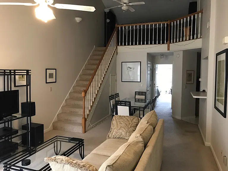 102 N Gordon Ln — Photo 6