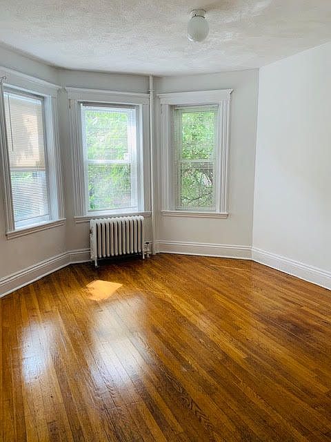 1st image of 195 Strathmore Rd #15