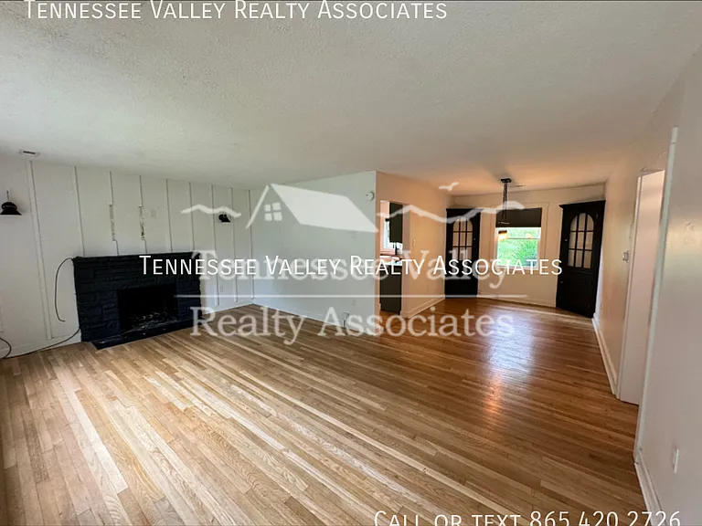 3919 Beverly Pl — Photo 2