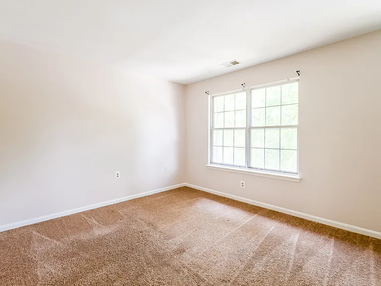 5704 Monroe St — Photo 14