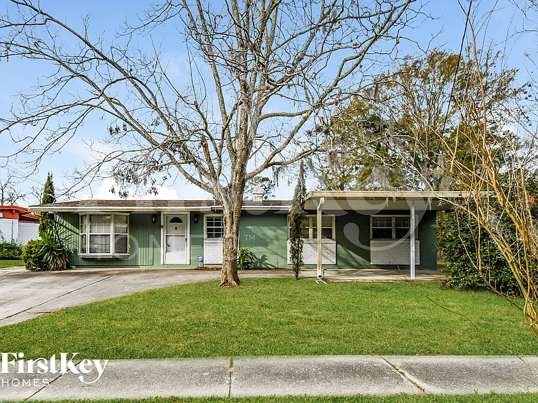 878 Westgate Dr — Photo 1