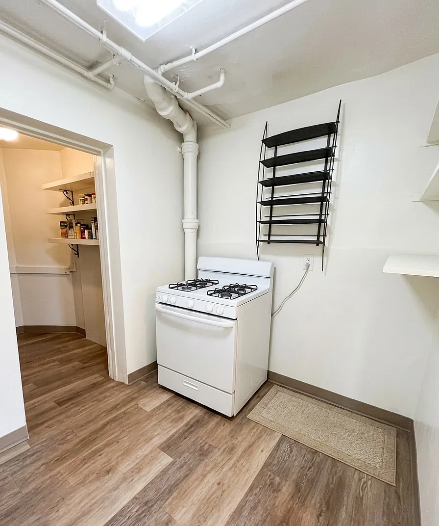 1 bed, 700 sqft, $899 — Photo 3