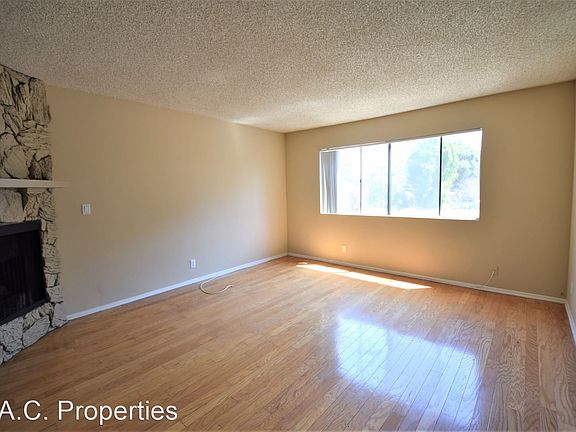 3rd image of 12249 Oxnard St #9544728