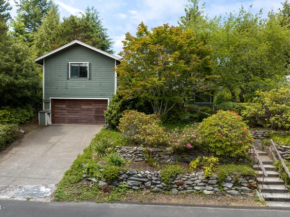 830 SW Dolores Dr, Waldport, OR 97394