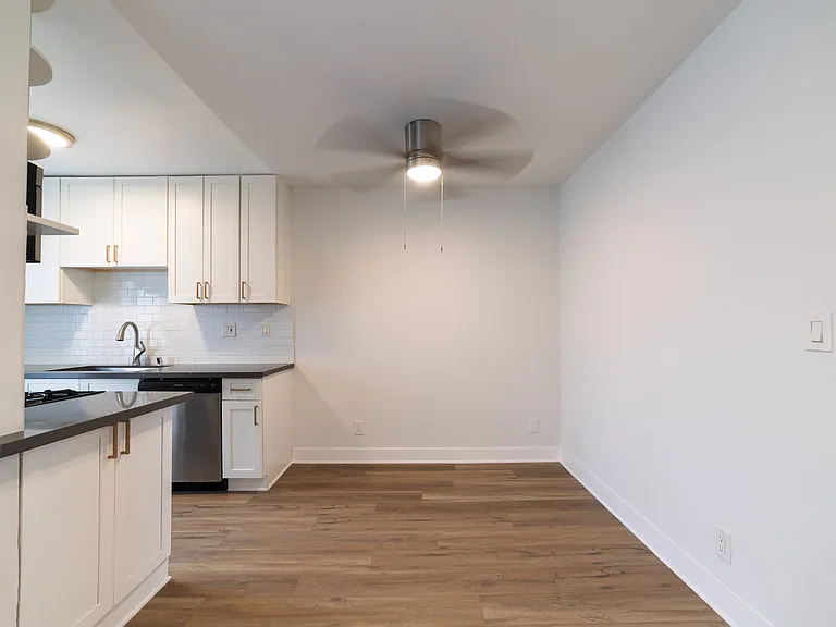 2233 S Ridgeley Dr #307 — Photo 8