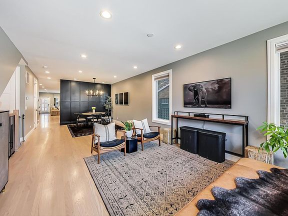 3rd image of 2429 W Augusta Blvd APT 1