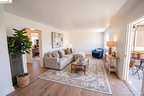 2015 Hearst Ave Photo 1