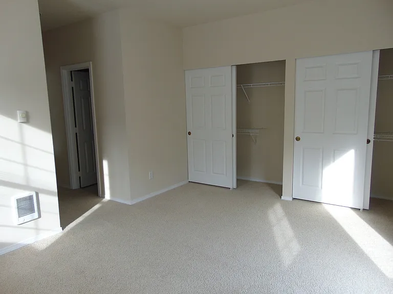 1800 NE 40th St #F6 — Photo 12