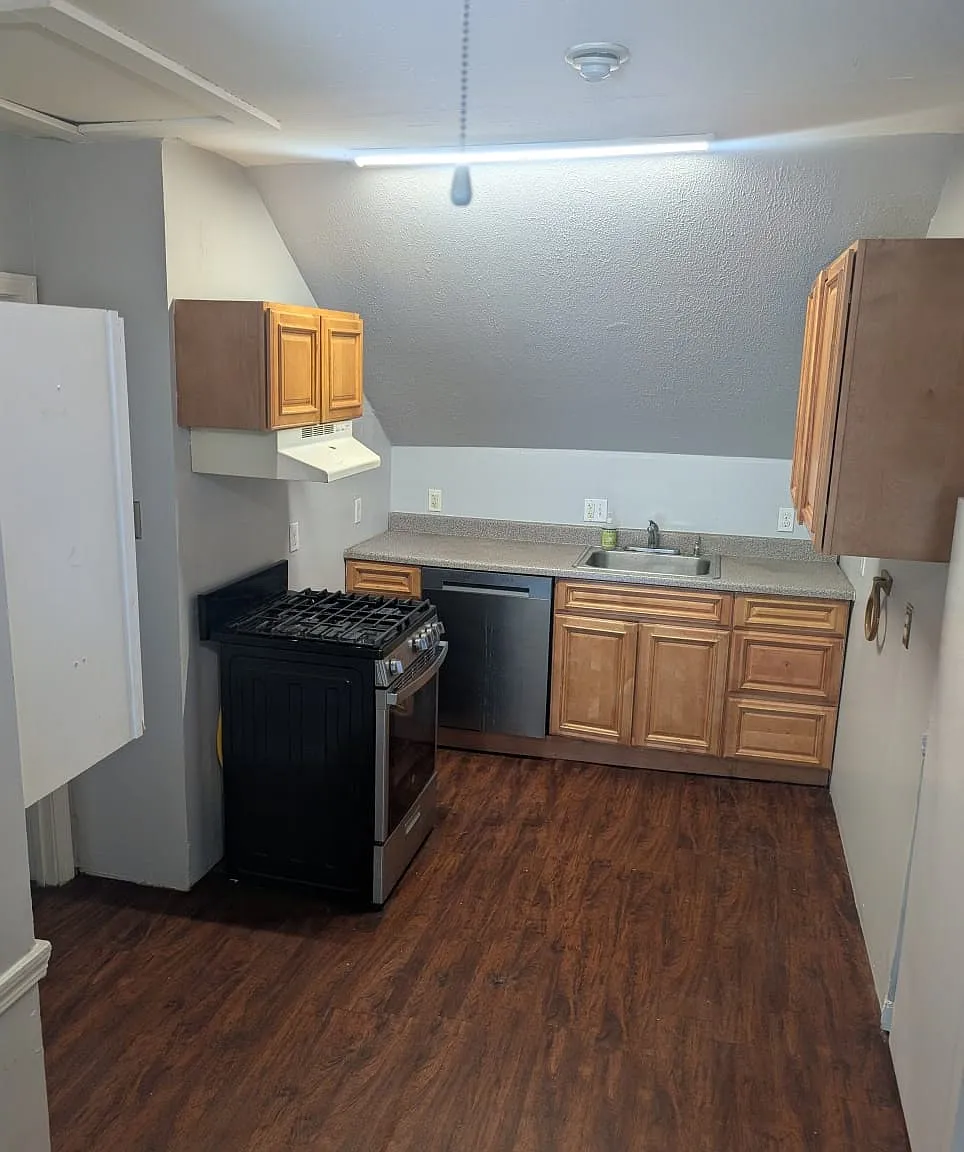 2 bed, 750 sqft, $2,150 — Photo 1