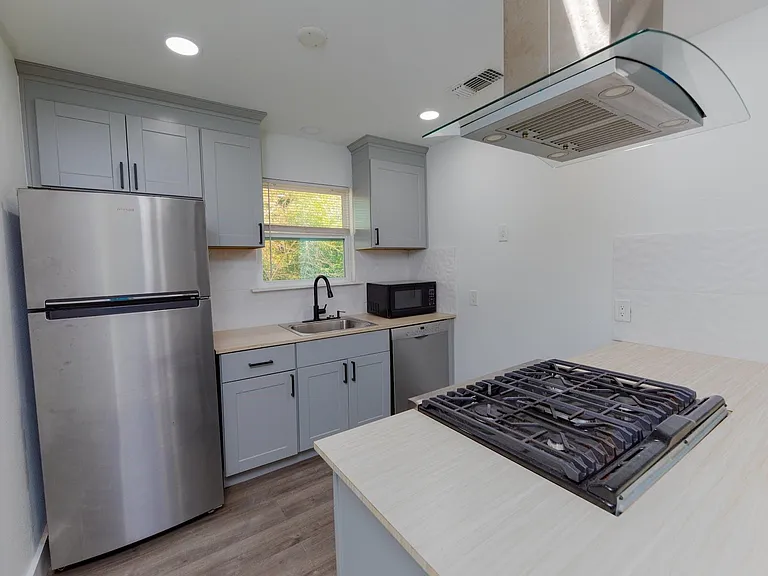 8405 Georgian Dr — Photo 11