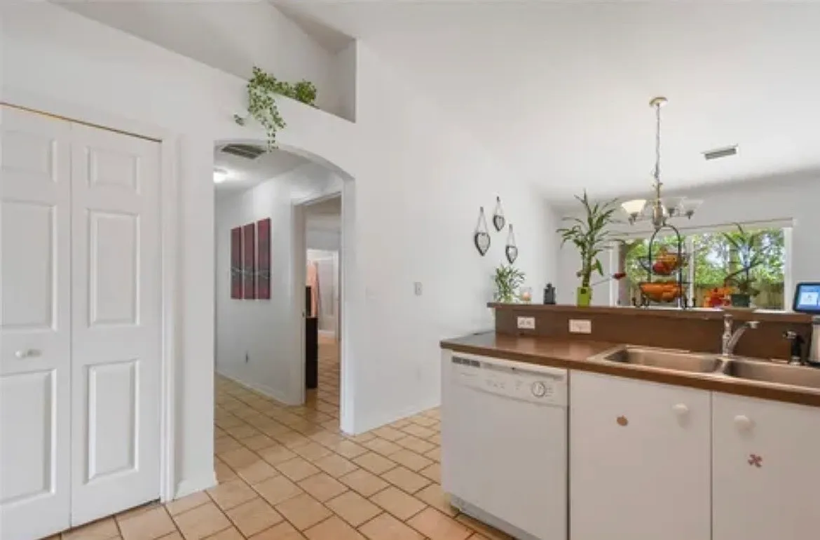 2 bed, 1157 sqft, $1,750 — Photo 2