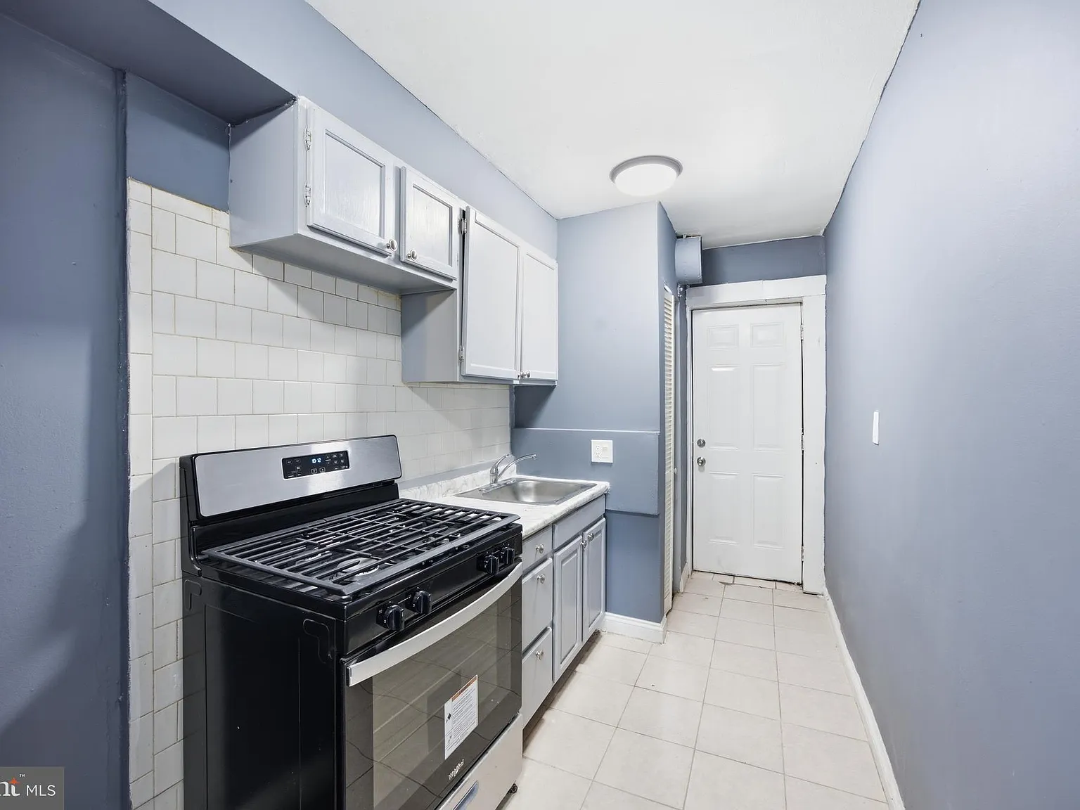 1 bed, 1.0 bath, 4477 sqft, $1,300 — Photo 4