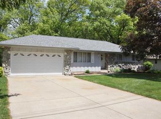 5719 W Fairview Rd, Peoria, IL 61607