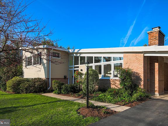 2nd image of 8902 Camfield Dr