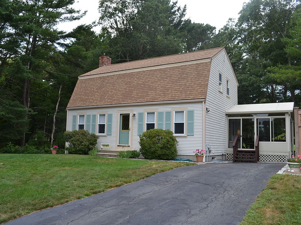 Front of House w/3-Season Rm