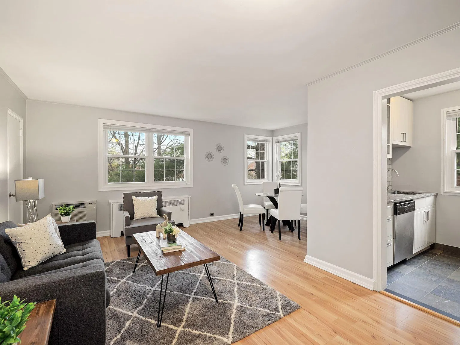 1 bed, 700 sqft, $1,850 — Photo 2
