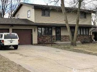 337 Belle Aire Dr, Champlin, MN 55316