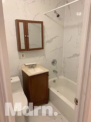 Rented by Mdrn Residential | media 33