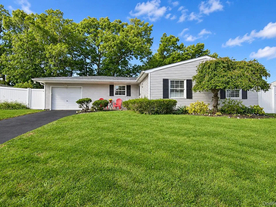 34 College Hills Dr