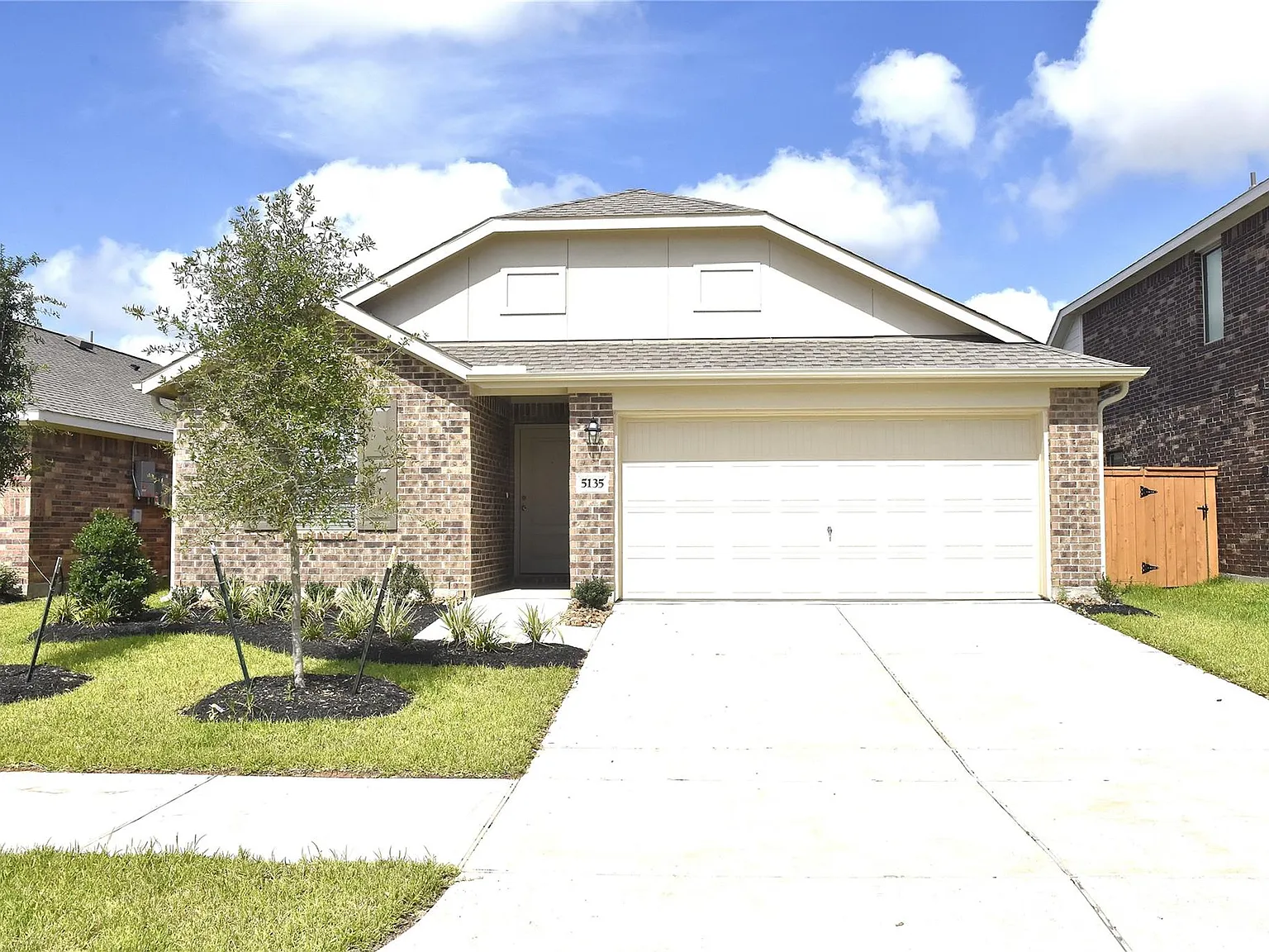 3 bed, 2.0 bath, 1880 sqft, $2,175 — Photo 1
