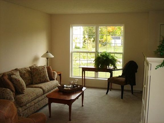 Enjoy a naturally neutral great room.