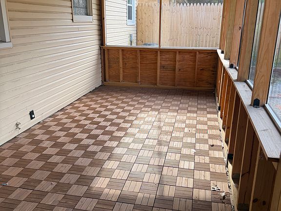 5th image of 281 Glenn St