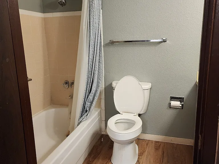 200 E 2nd St #104 — Photo 7