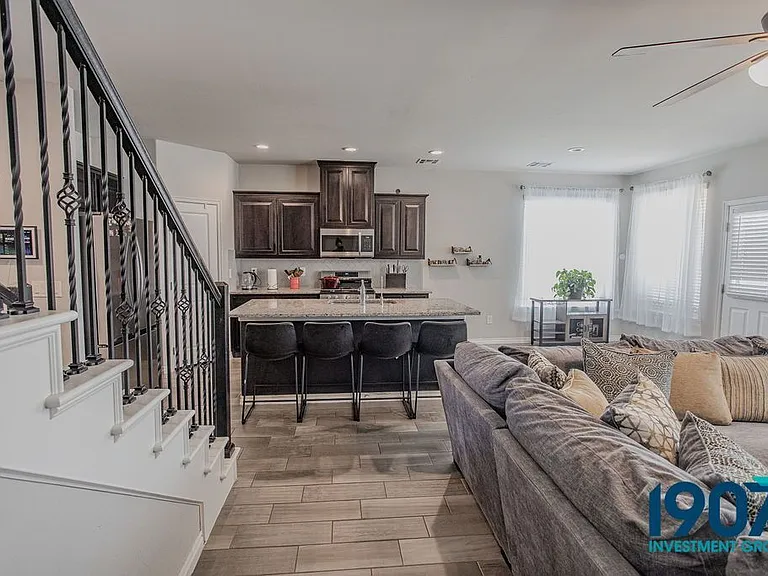 2501 Caden Ct — Photo 7