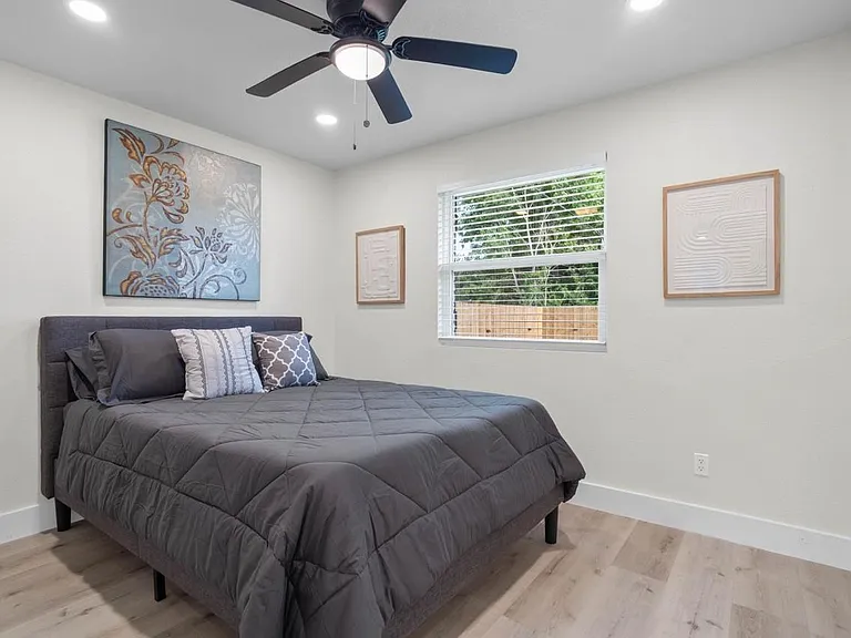 3138 Sunbeam St — Photo 32