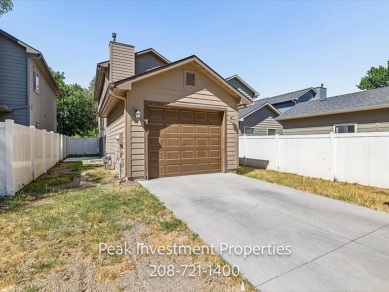 315 E Denver St — Photo 25