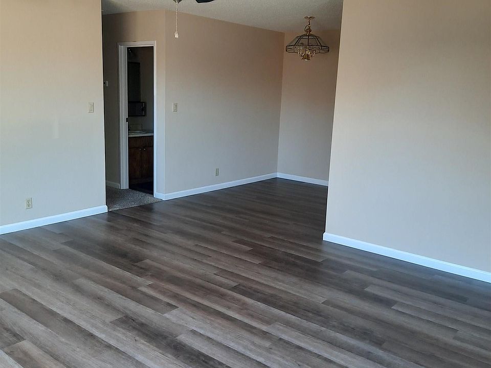 2nd image of 1267 Newlands Dr W