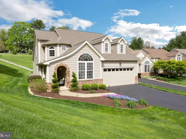 136 Hoylake Ct, Avondale, PA 19311