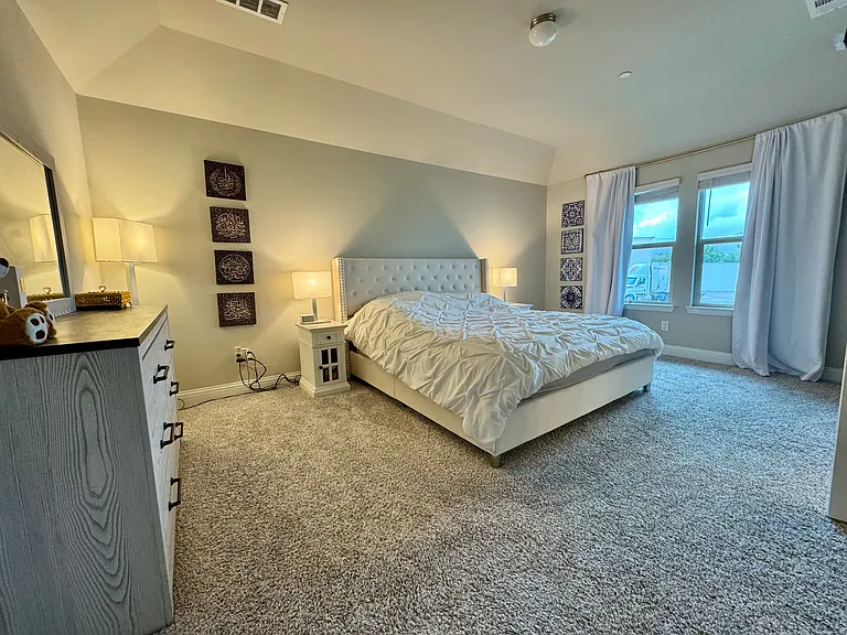 1045 Keswick Dr — Photo 13