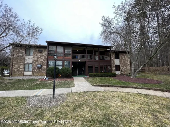 105 Amberly Drive #H, Manalapan, NJ 07726