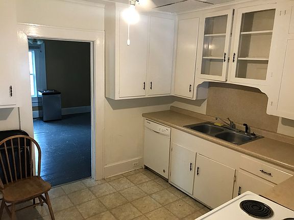 4th image of 218 E James St