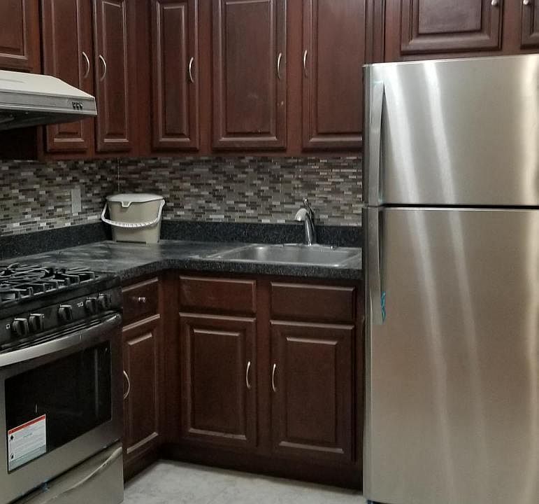 1st image of 18 Bay 14 St