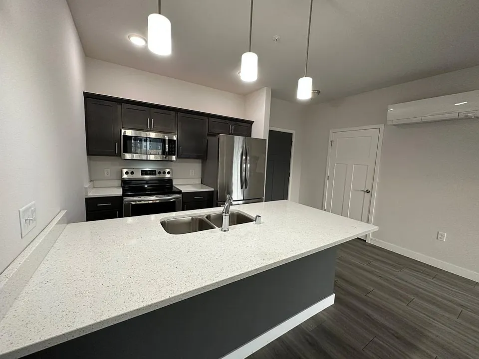 Cottage Grove Commons: Gaston