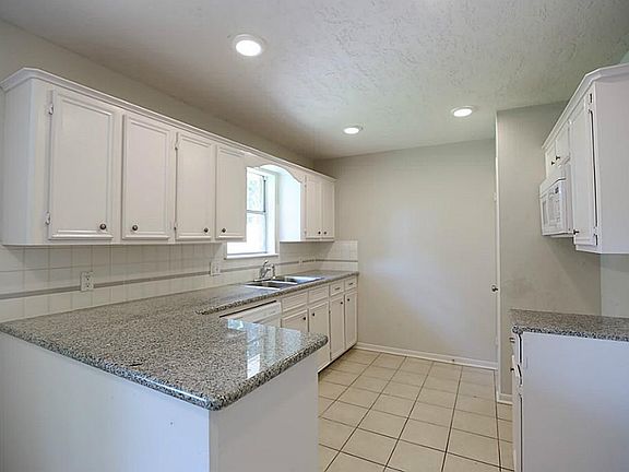 4th image of 5839 Effingham Dr