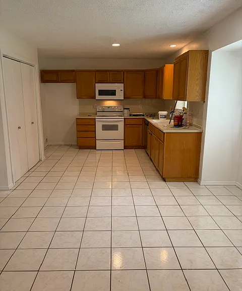 3014 W Hillcrest Cir — Photo 4