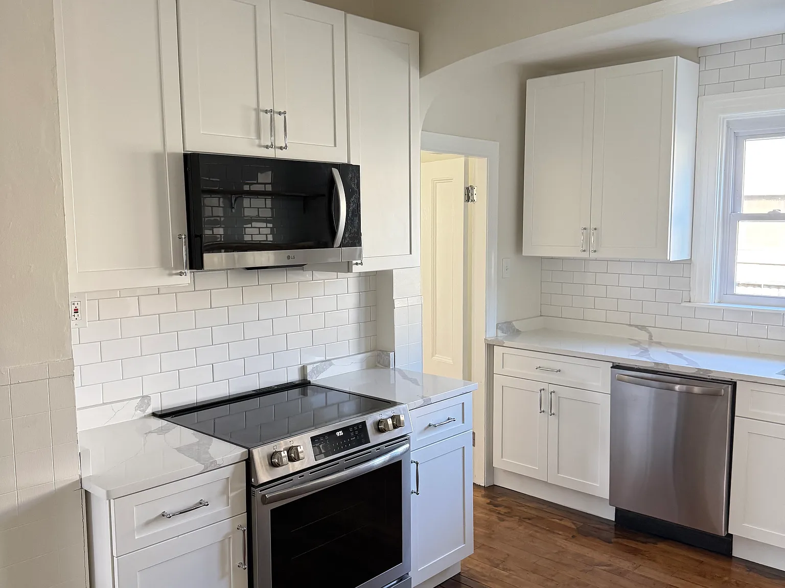 2 bed, 725 sqft, $2,150 — Photo 3