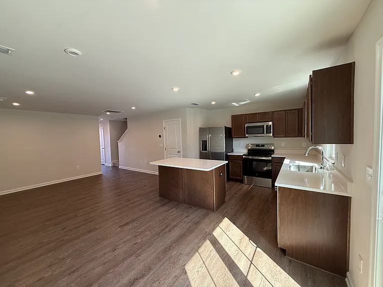 1523 39th Avenue Loop NE #4 — Photo 6