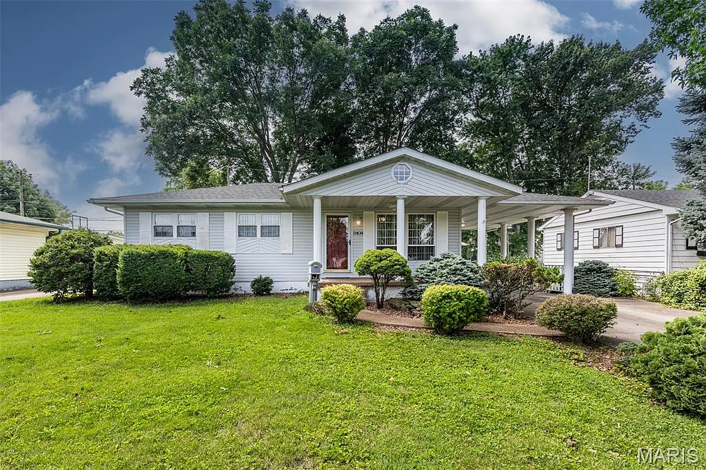 2404 Delta Ave photo 1