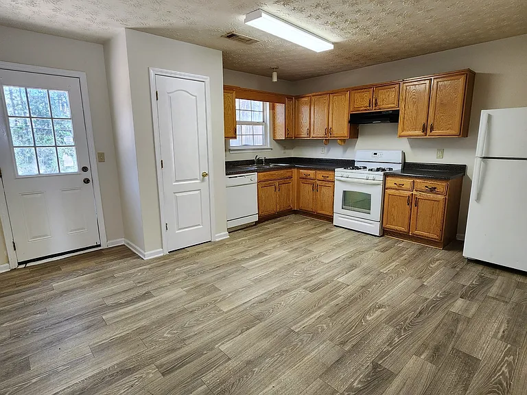 2943 Fields Dr — Photo 4