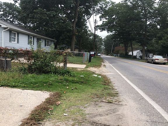 5th image of 1002 Evergreen Blvd