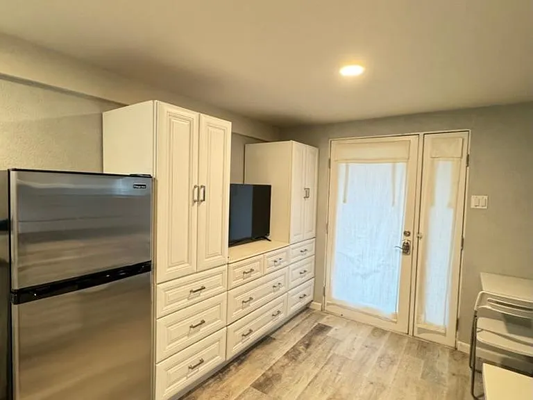 821 W Olive St #C — Photo 9