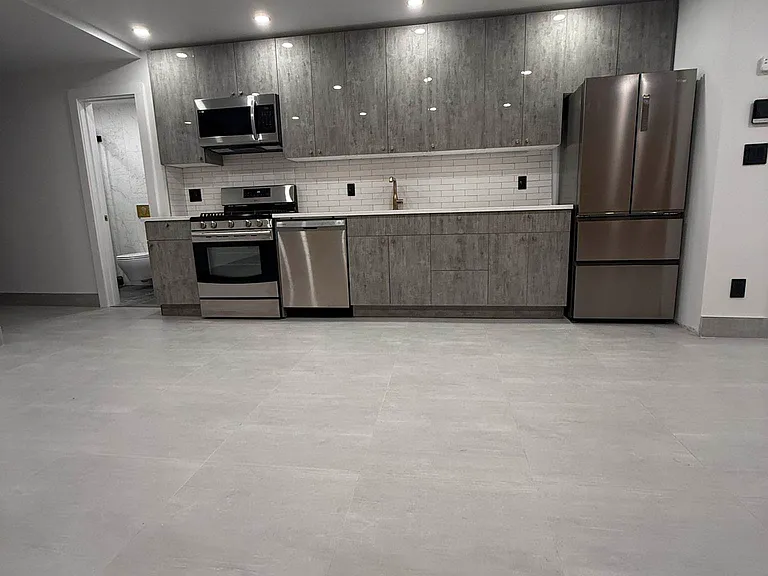 60-82 Catalpa Ave #1B — Photo 1