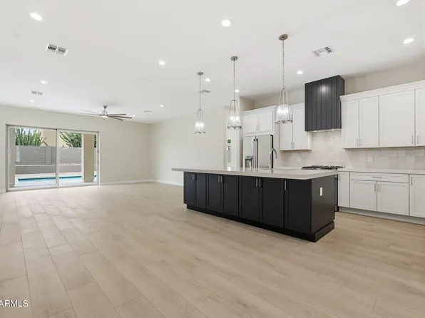 8006 W WHYMAN Avenue, Phoenix, AZ 85043