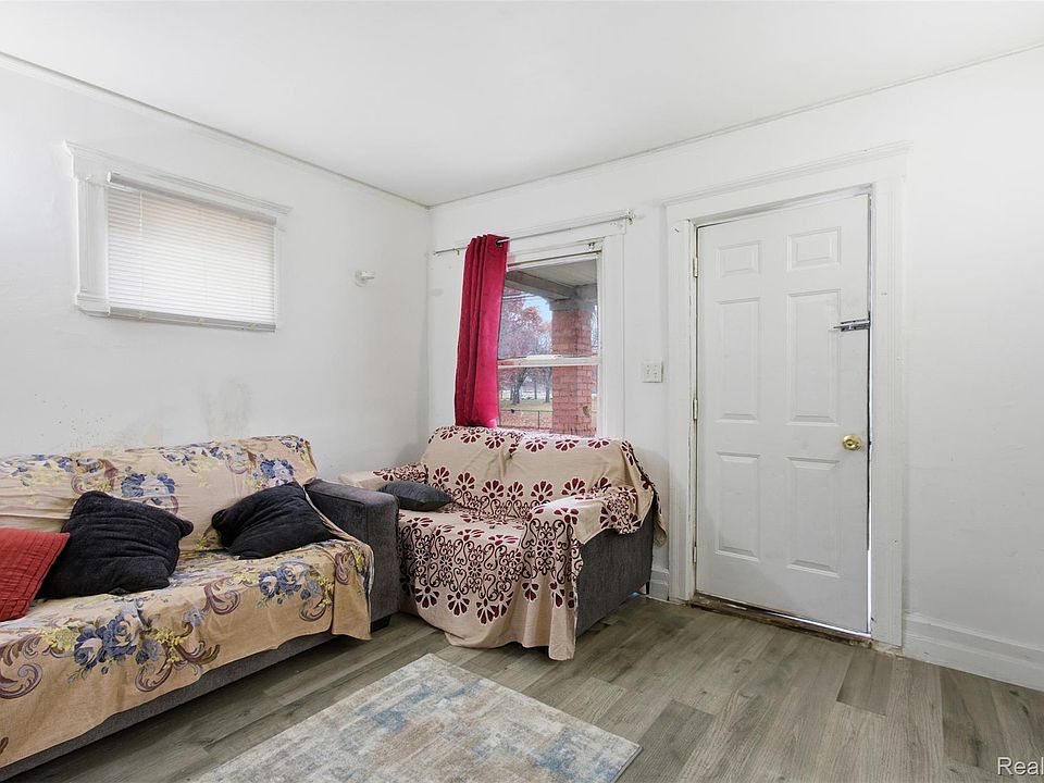 5056 Charles St, photo 2