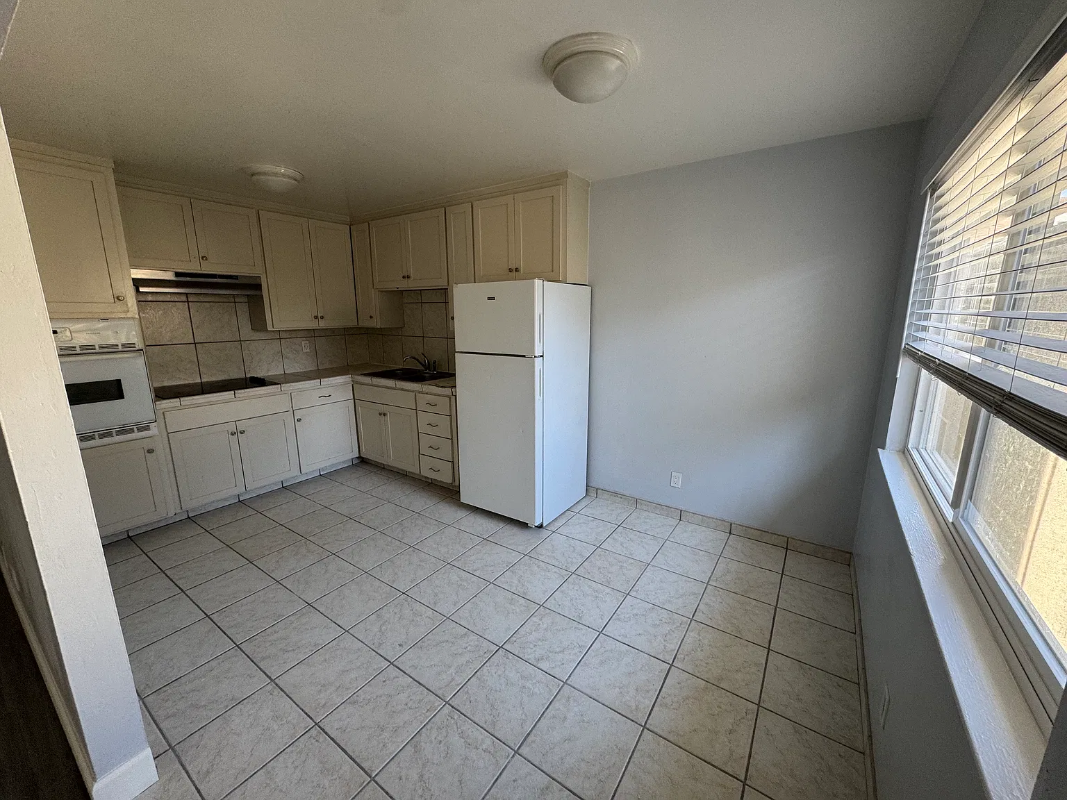2 bed, 750 sqft, $2,750 — Photo 3