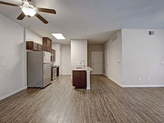 5th image of 5001 Crainway Dr #5107
